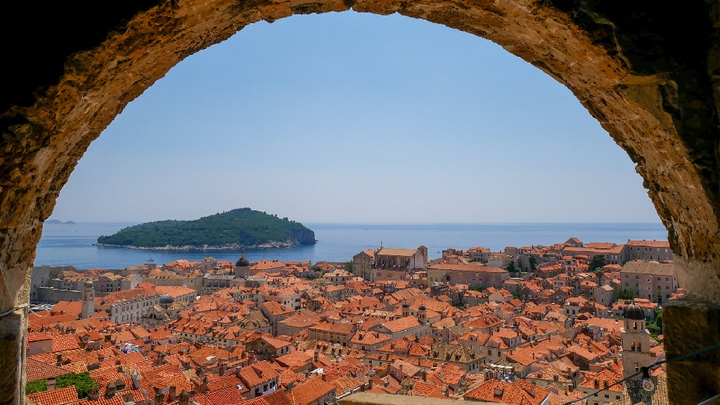 Dubrovnik,vue vieille ville lucarne