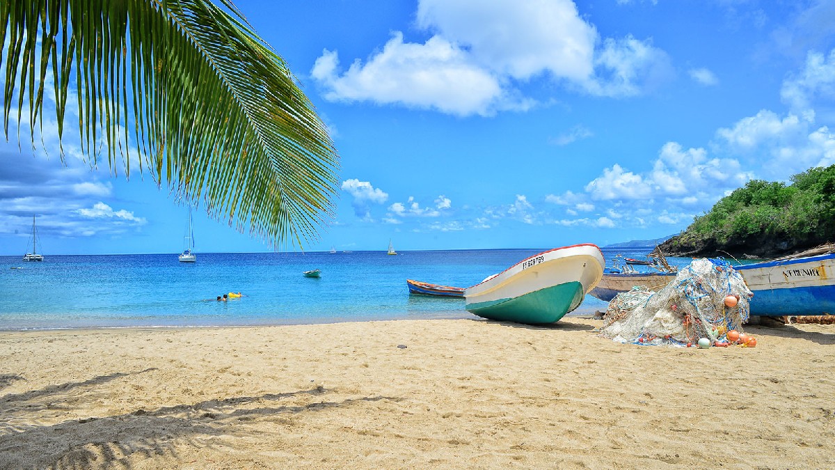 Martinique plage barque