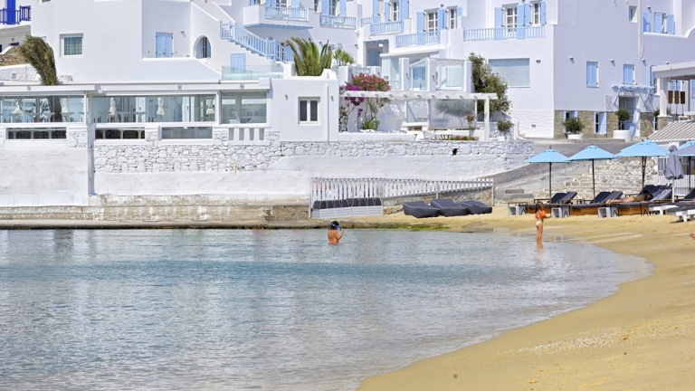 Petinos Beach - Plage