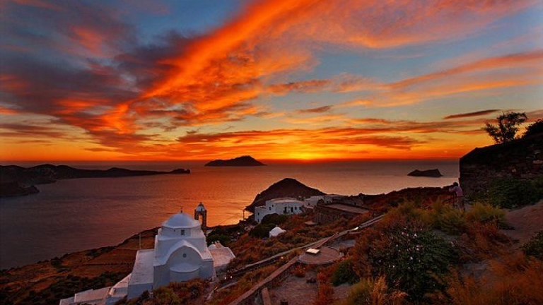 Milos, coucher de soleil sur la mer