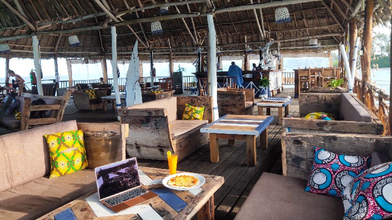 Paradise Beach Resort, Lounge Bar de la Jete 