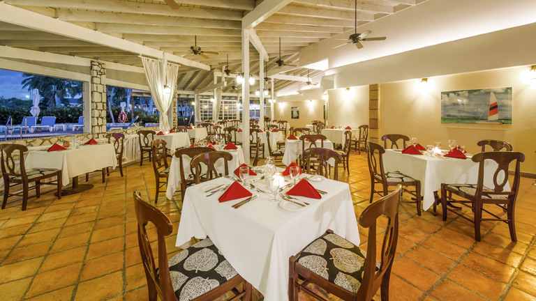 Pinneaple Beach Resort, restaurant