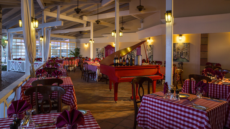 Pinneaple Beach Resort, restaurant