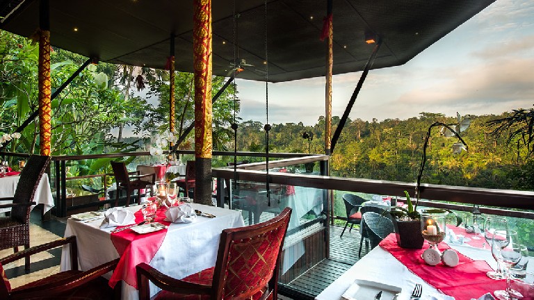 Kupu Kupu Barong, Restaurant