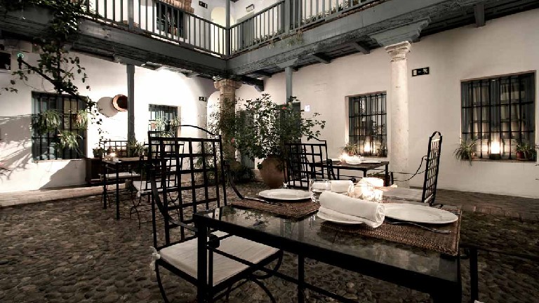 Hospes Las casas del Rey de Baeza - Dner dans le patio