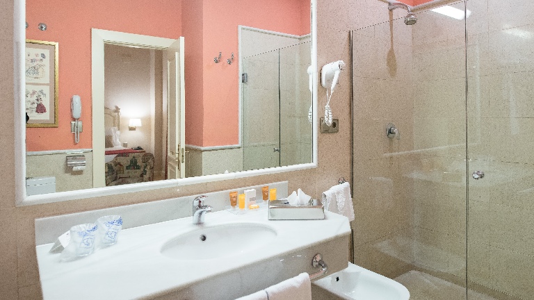 Casa Romana - Chambre Standard, Salle de Bain