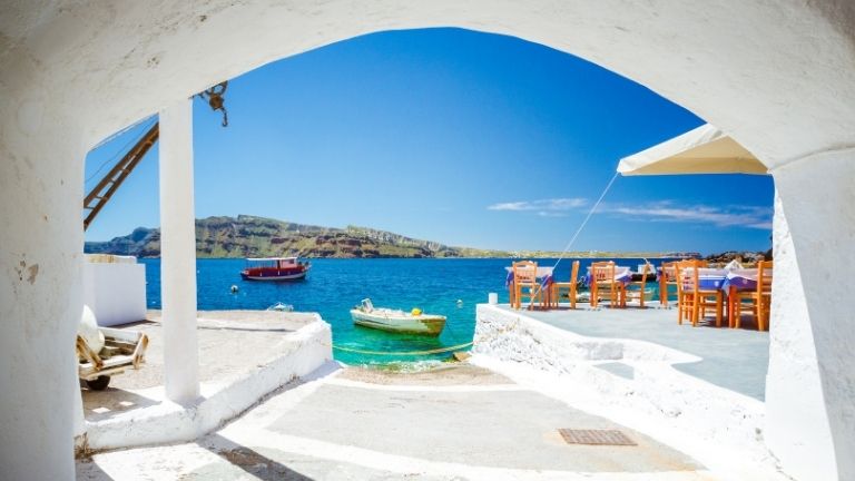 Mykonos, ruelle ouverte sur la mer