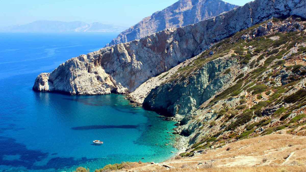 Folegandros, Vardia Bay