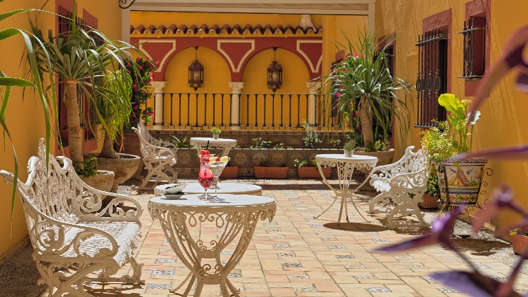 H10 Corregidor, Patio Andalou