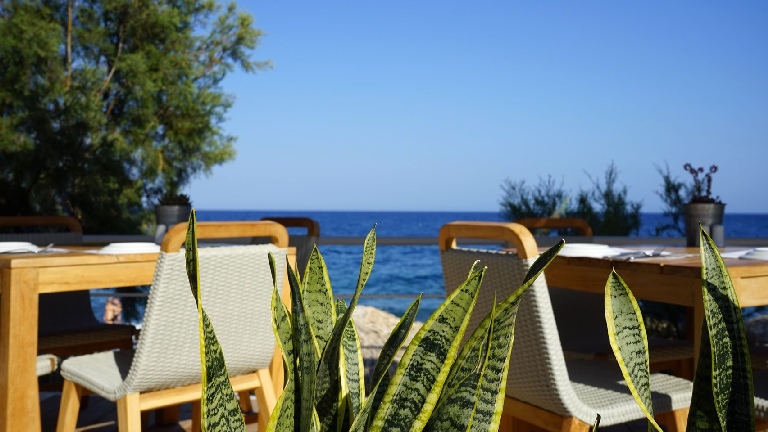 Kamari Beach hotel, Pool Bar