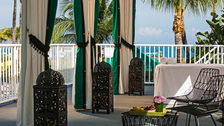 Htel Surfcomber  Miami, table de soins et traitements
