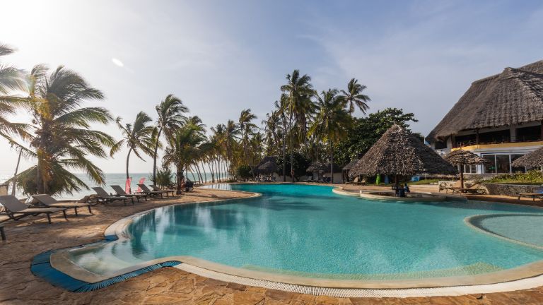 H�tel Karafuu Beach Resort & Spa � Zanzibar, piscine principale