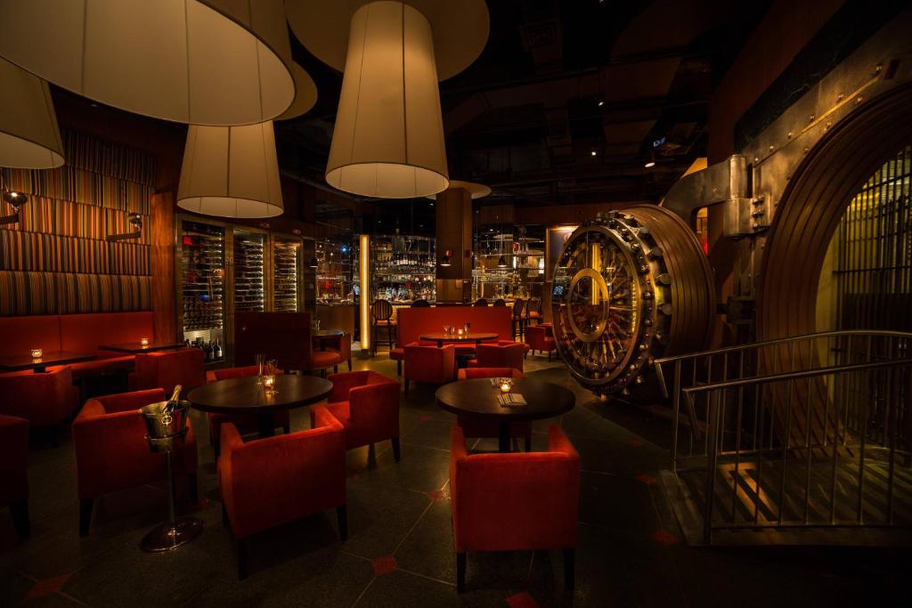 Wyndham New Yorker, restaurant Butcher & Banker 