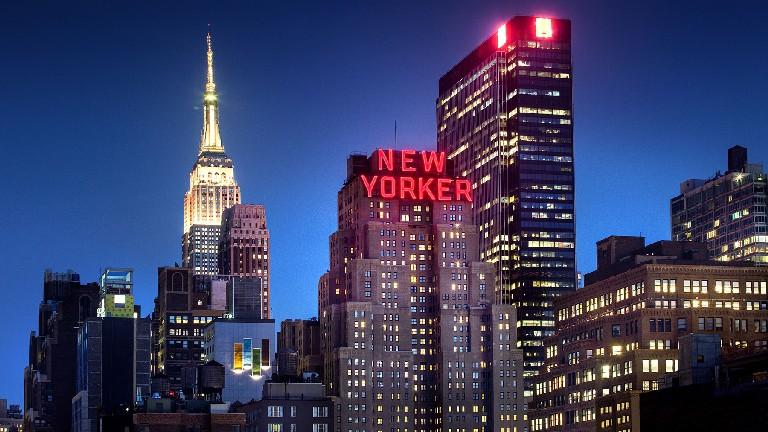 Wyndham New Yorker facade de nuit