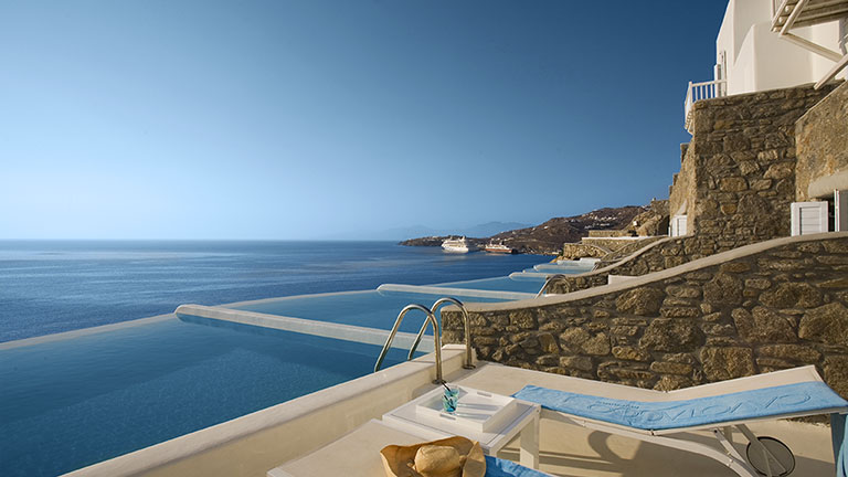 Htel Cavo Tagoo en Grce, chambre deluxe avec piscine prive