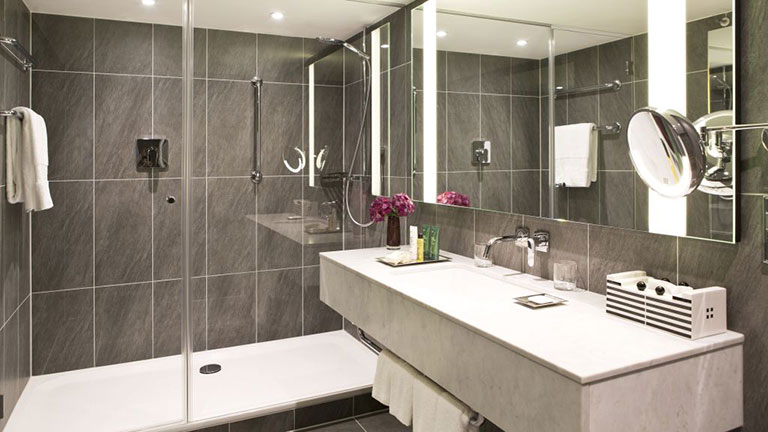 Htel Hilton Vienna Plaza  Vienne, salle de bain