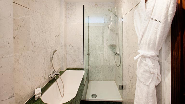 Htel Villa Real  Madrid, salle de bain