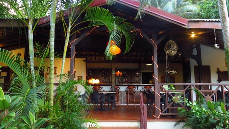 Htel Carab' Bay Villa en Guadeloupe, bar