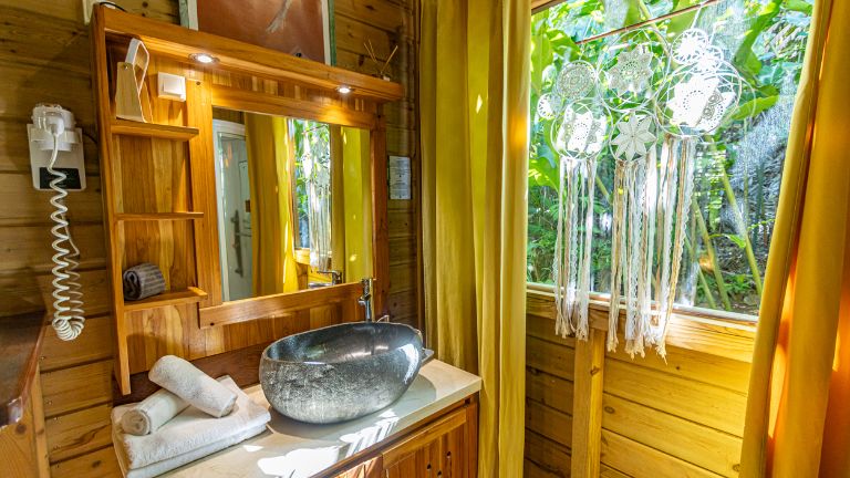 H�tel Cara�b Bay Villas en Guadeloupe - Salle de bain chambre Ti Kaz Bwa