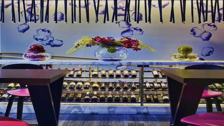 DoubleTree by Hilton Montreal, bar  vins