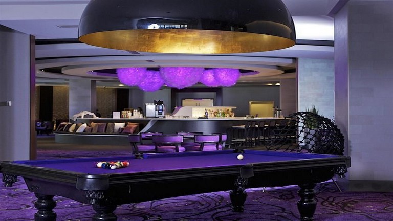 DoubleTree by Hilton Montreal, billards