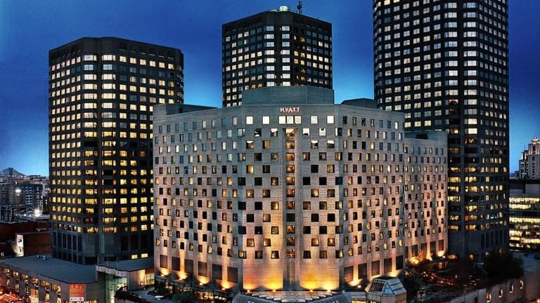 DoubleTree by Hilton Montreal, de nuit