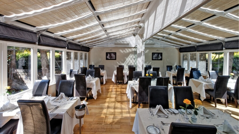Restaurant avec vranda - Grange Beuchamp