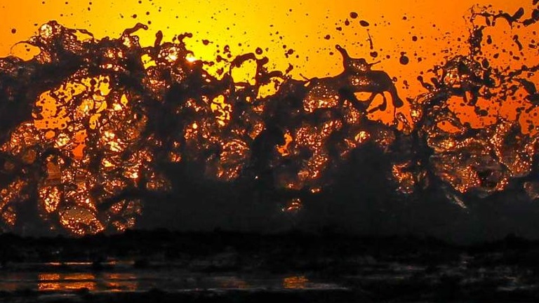 vague au coucher de soleil