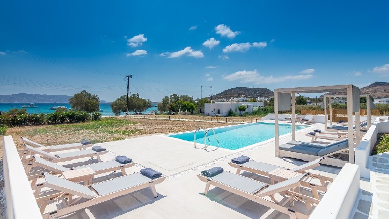 En Milo, piscine extrieure