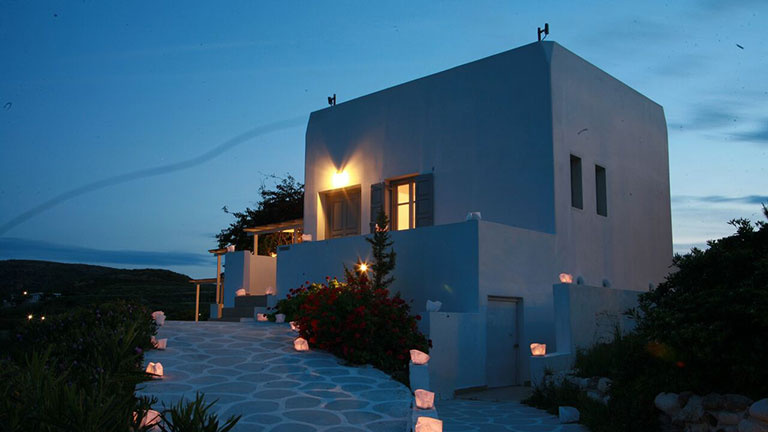 En Milo, vue extrieure de nuit