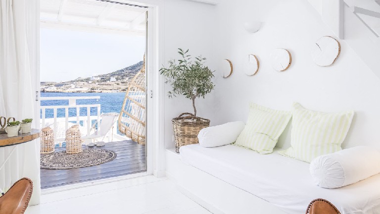 Captain Zeppos - Green Suite, Salon