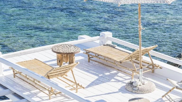 Captain Zeppos - White house , Deck