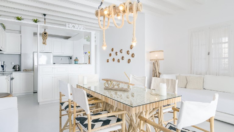 Captain Zeppos - White house , Salle  manger