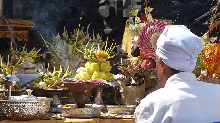 Bali, Offrandes dans un temple