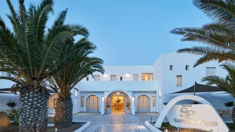 Htel Santorini Palace 4* - entre de nuit