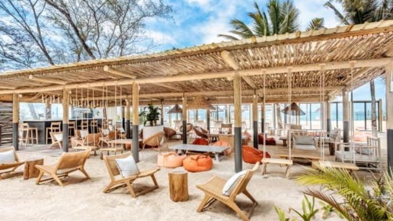 Friday Attitude - We Beach Lounge