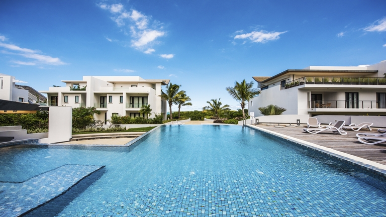 Life In Blue : Azuri Residences, piscine