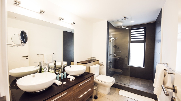 Life In Blue : Azuri Residences, appartement deluxe, salle de bains