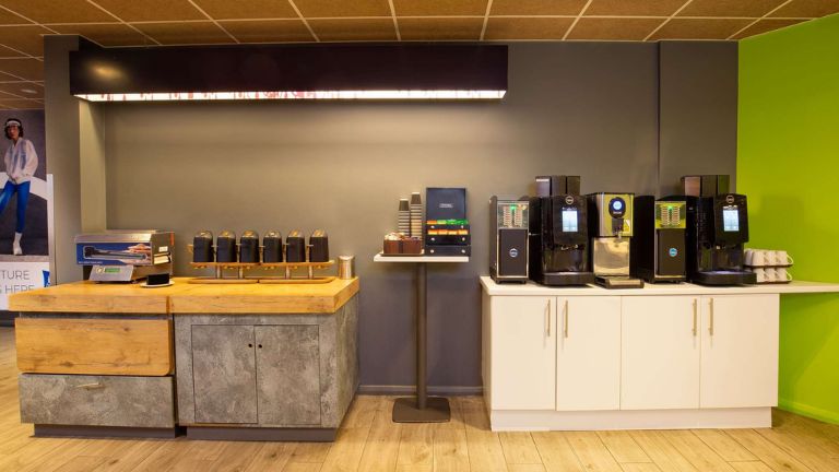 Ibis Budget Whitechapel - Salle de petit djeuner et boissons chaudes