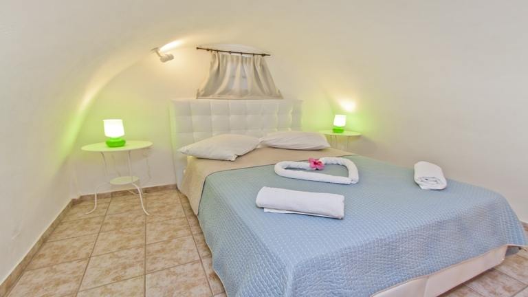 Chambre Suite Maisonette - Iliada Hotel  Santorin, Sensations du Monde