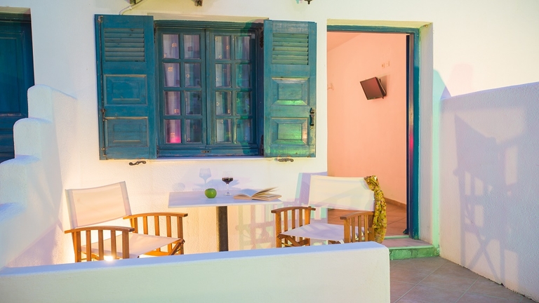 Terrasse Suite Maisonette - Iliada Hotel  Santorin, Sensations du Monde