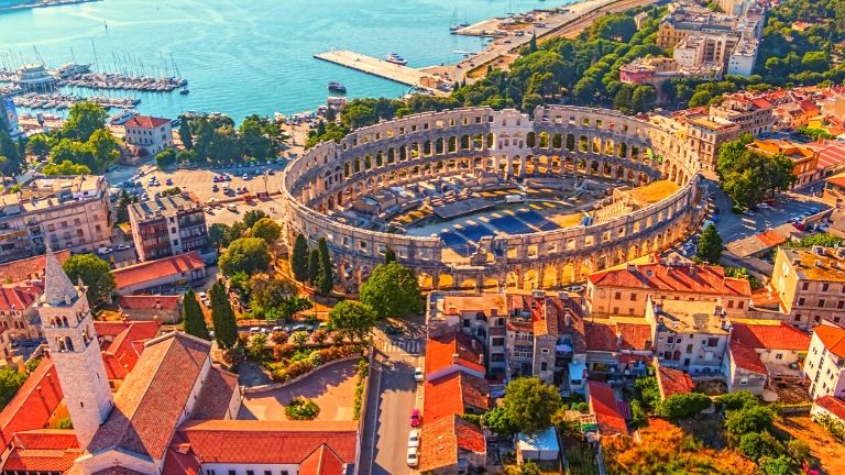 Jour 1: Arrive  Pula, en Istrie 