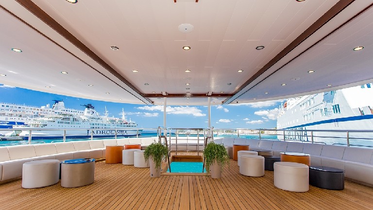 Bateau Avangard - Deck