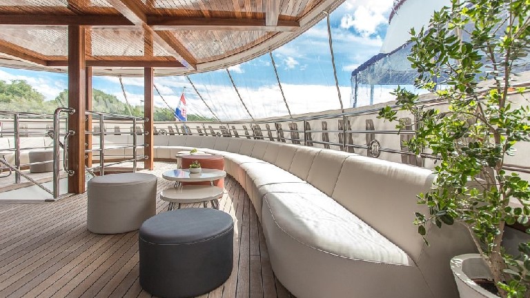 Bateau Avangard - Deck