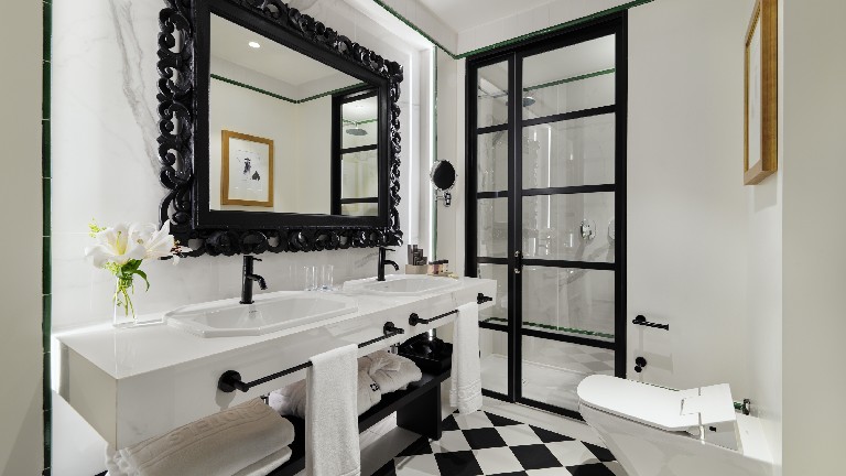 H10 Casa de la plata, Salle de bain