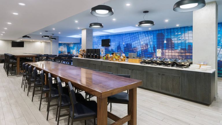 Fairfield Inn & Suites New York Manhattan_ Central Park - Petit djeuner buffet