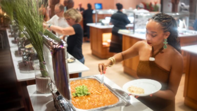 H�tel Bambou - buffet au restaurant  Bodlanm�