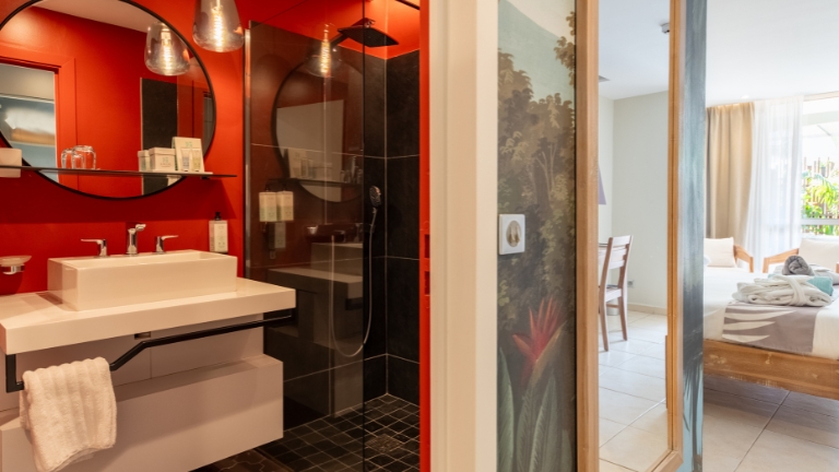 Htel La Pagerie - Salle de bain chambre suprieure