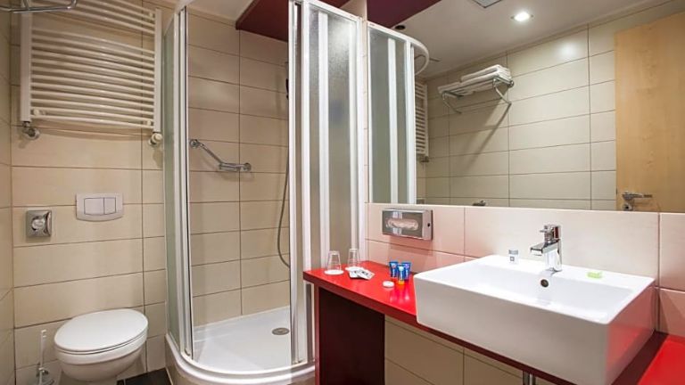 Promenade City Hotel salle de bain PMR