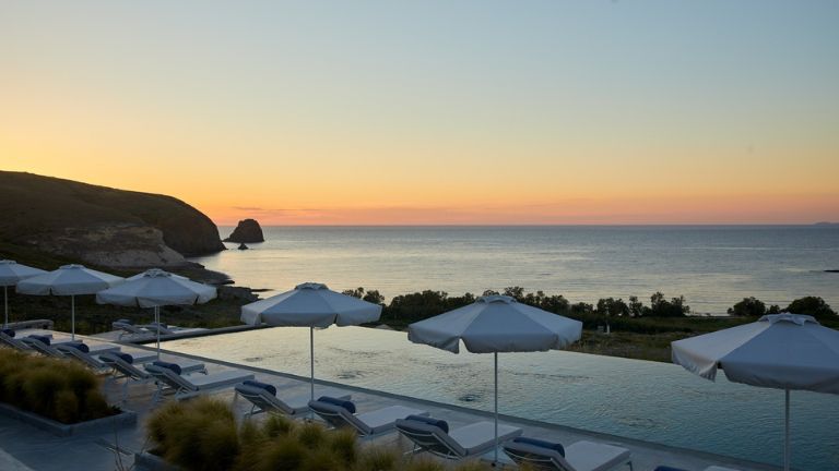 Milos Breeze piscine nuit